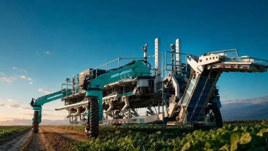 🤖 18 роботизированных рук вместо команды сборщиков?